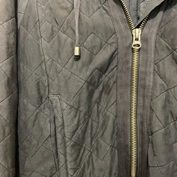 Free People Women’s (Medium) Black Quilted Jacket with Hood and zipper back. - Picture 8 of 11